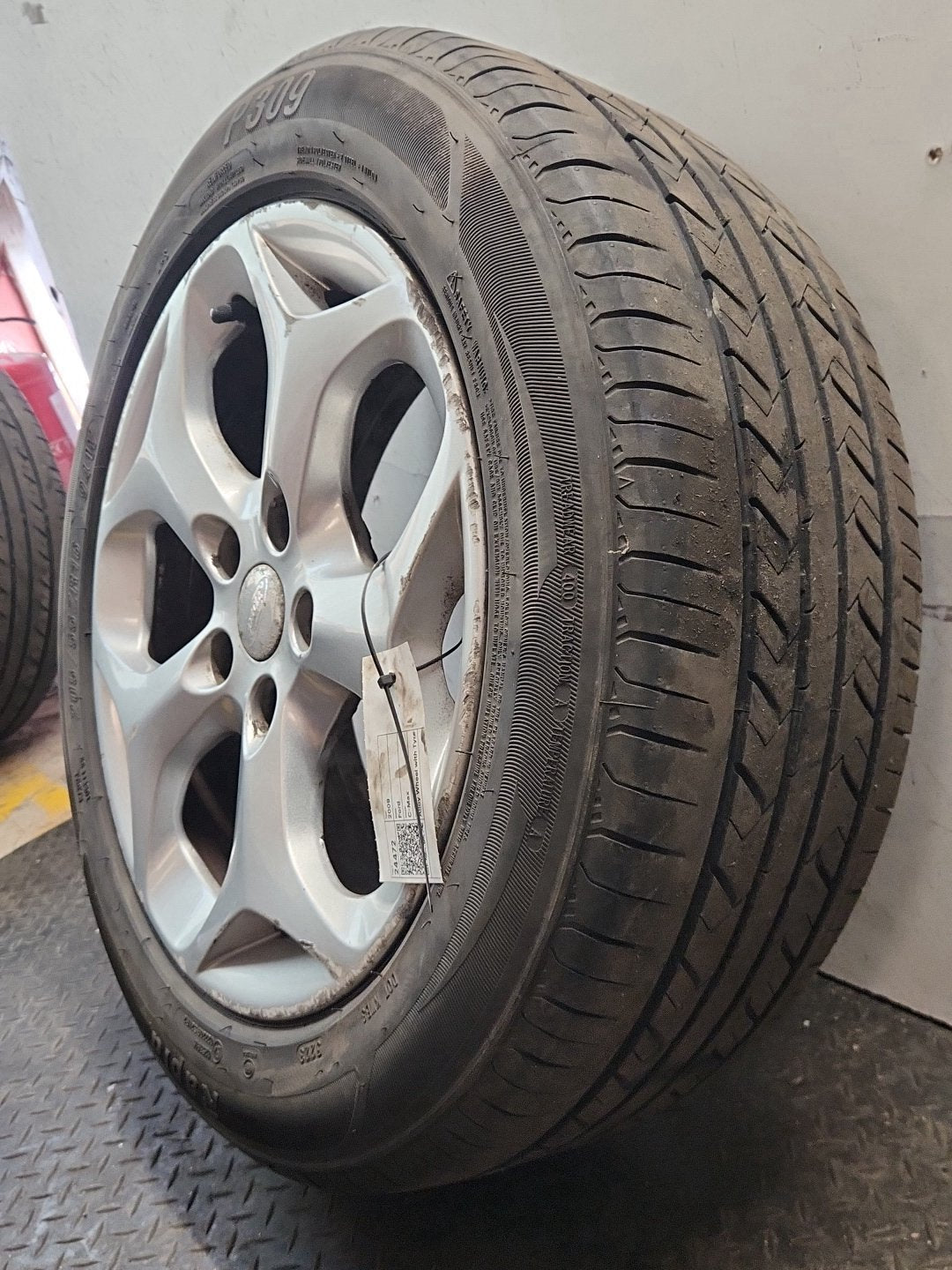Ford C-Max MK1 FL (C214) 16" Alloy Wheel with Tyre 205/55/16 ~4mm 7M5J-AA