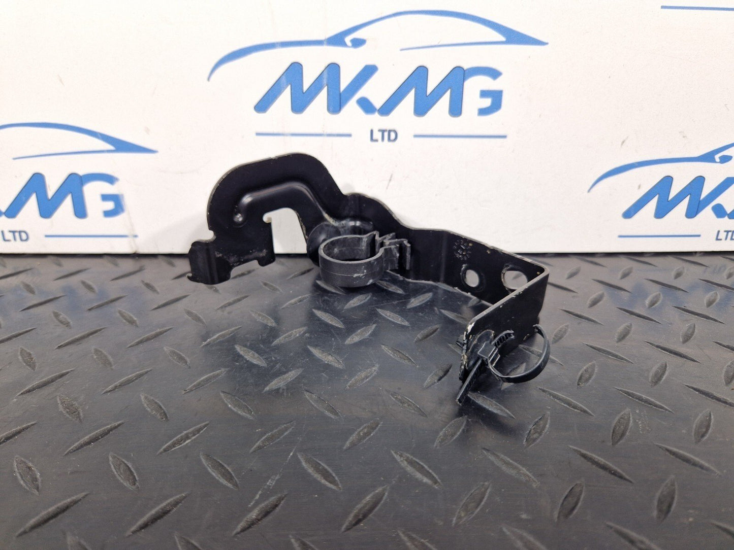 18-ON MERCEDES BENZ SPRINTER W907 W910 OEM BRACKET A9108301701