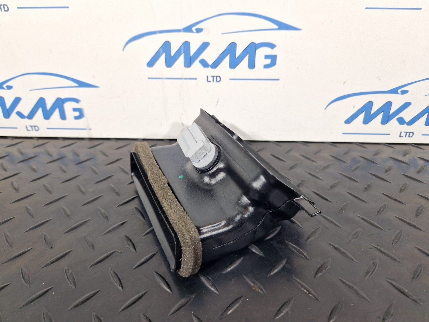 16-24 AUDI A5 F5 OEM GENUINE AIR INTAKE VENT 8W0857042