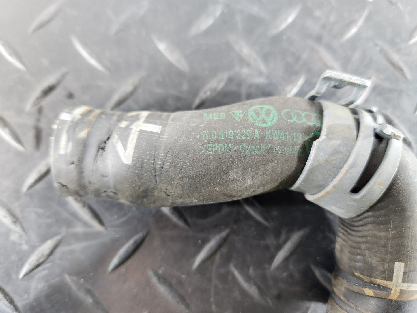 10-18 VW TOUAREG 7P 3.0 DIESEL HEATER COOLANT RETURN HOSE PIPE 7L0819329A