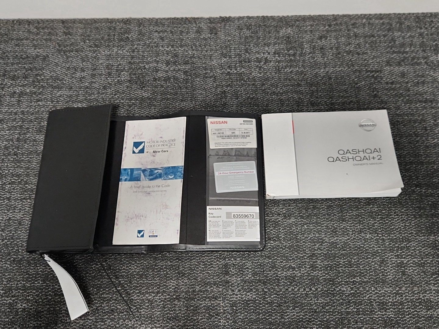 Nissan Qashqai MK1 FL (J10) SUV Genuine Owners Handbook & Wallet