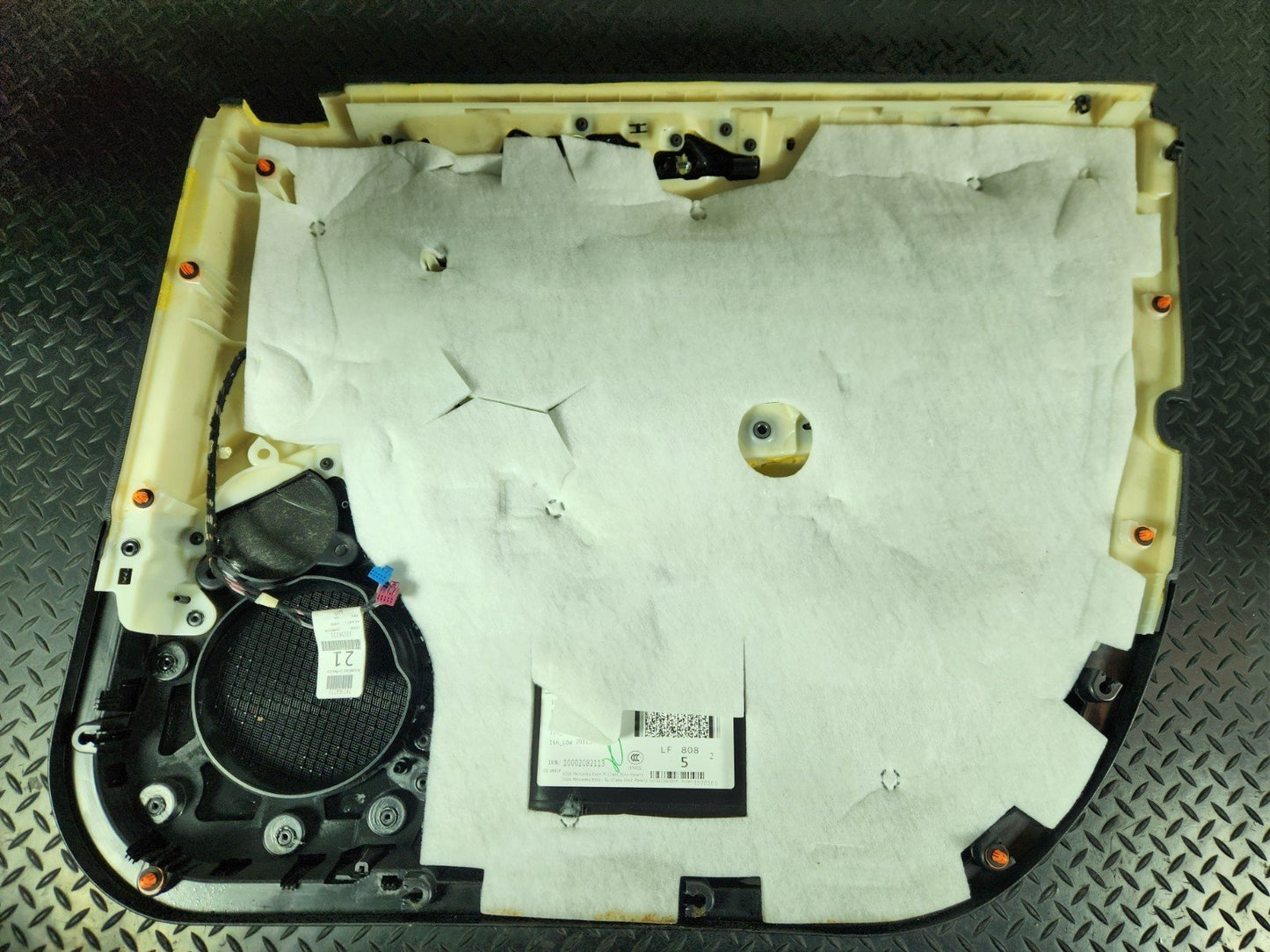 11-19 MERCEDES BENZ ML W166 FRONT LEFT N/S DOOR CARD PANEL IN BLACK LEATHER