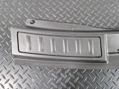 19-ON RANGE ROVER EVOQUE L551 GENUINE TAILGATE LANDING PANEL COVER K8D2113A10