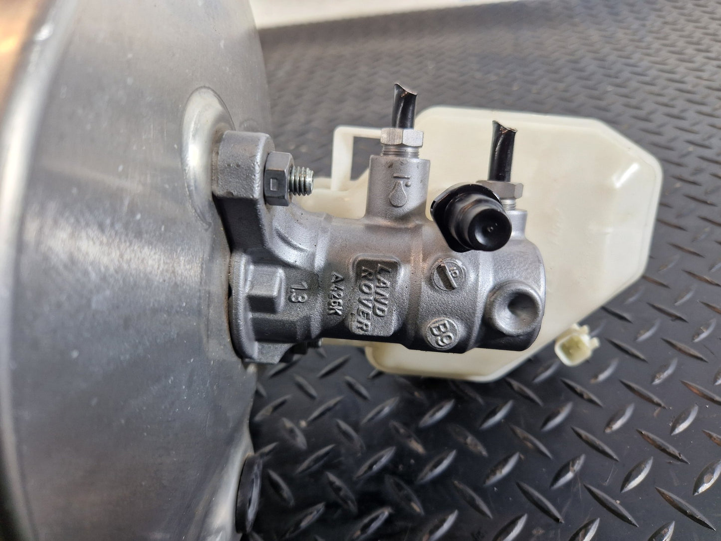 RANGE ROVER EVOQUE L551 2.0 DIESEL BRAKE MASTER CYLINDER AND SERVO K8D2-2B195-AB