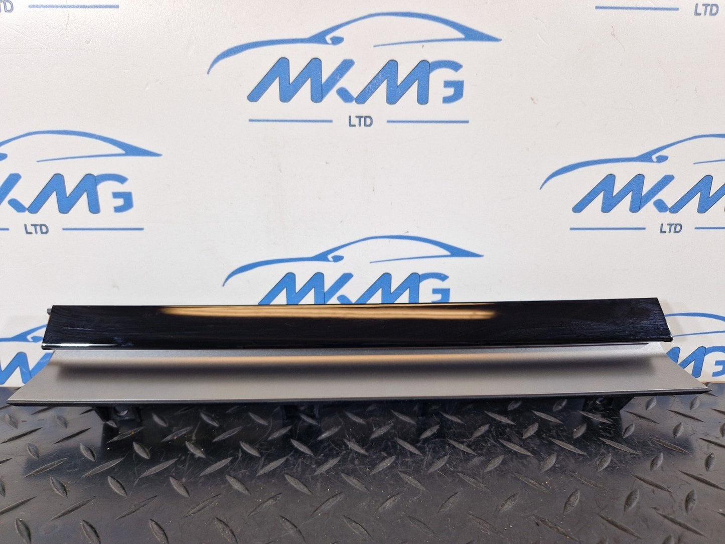 Land Rover Unknown Part Type N8D2045R61BAN8D2045R61BAN8D2045R61
