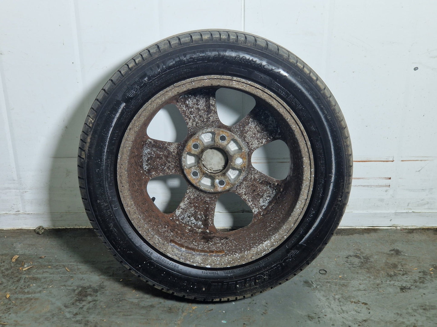 Honda FR-V MK1 16" Alloy Wheel with Tyre 7mm 205/55/16