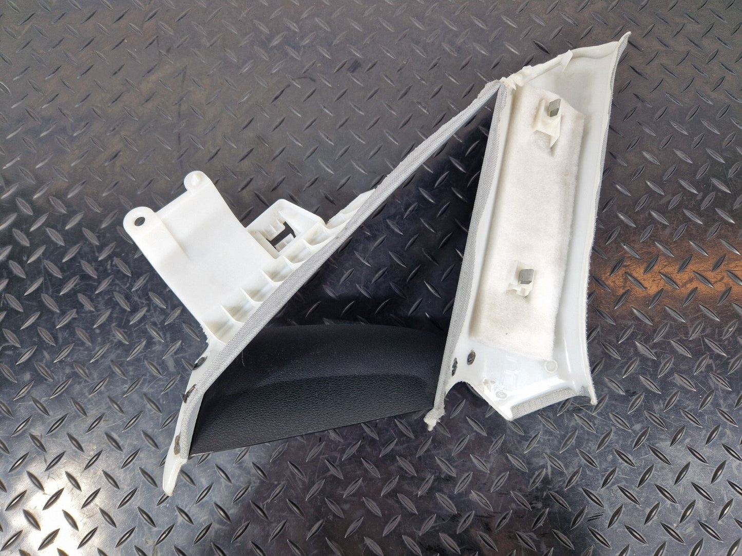 16-19 AUDI A4 B9 SALOON GENUINE REAR RIGHT C-PILLAR TRIM 8W5867288