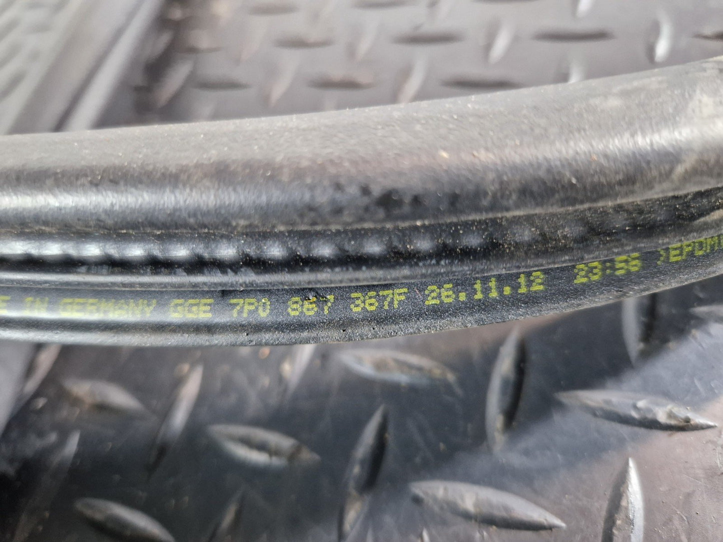 10-18 VW TOUAREG 7P GENUINE REAR RIGHT DOOR GASKET RUBBER SEAL 7P0867367F