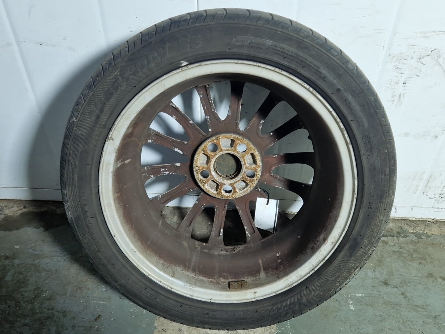 Volvo S40 MK2 (MS) 17" Alloy Wheel with Tyre 205/50/17 ~4mm