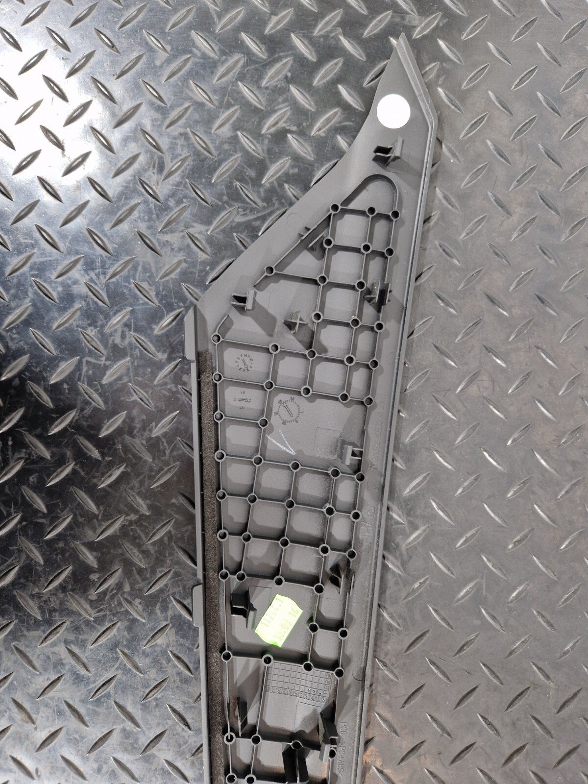 16-19 AUDI A4 B9 GENUINE LEFT PASSENGER SIDE CENTRE CONSOLE TRIM COVER 8W2863305