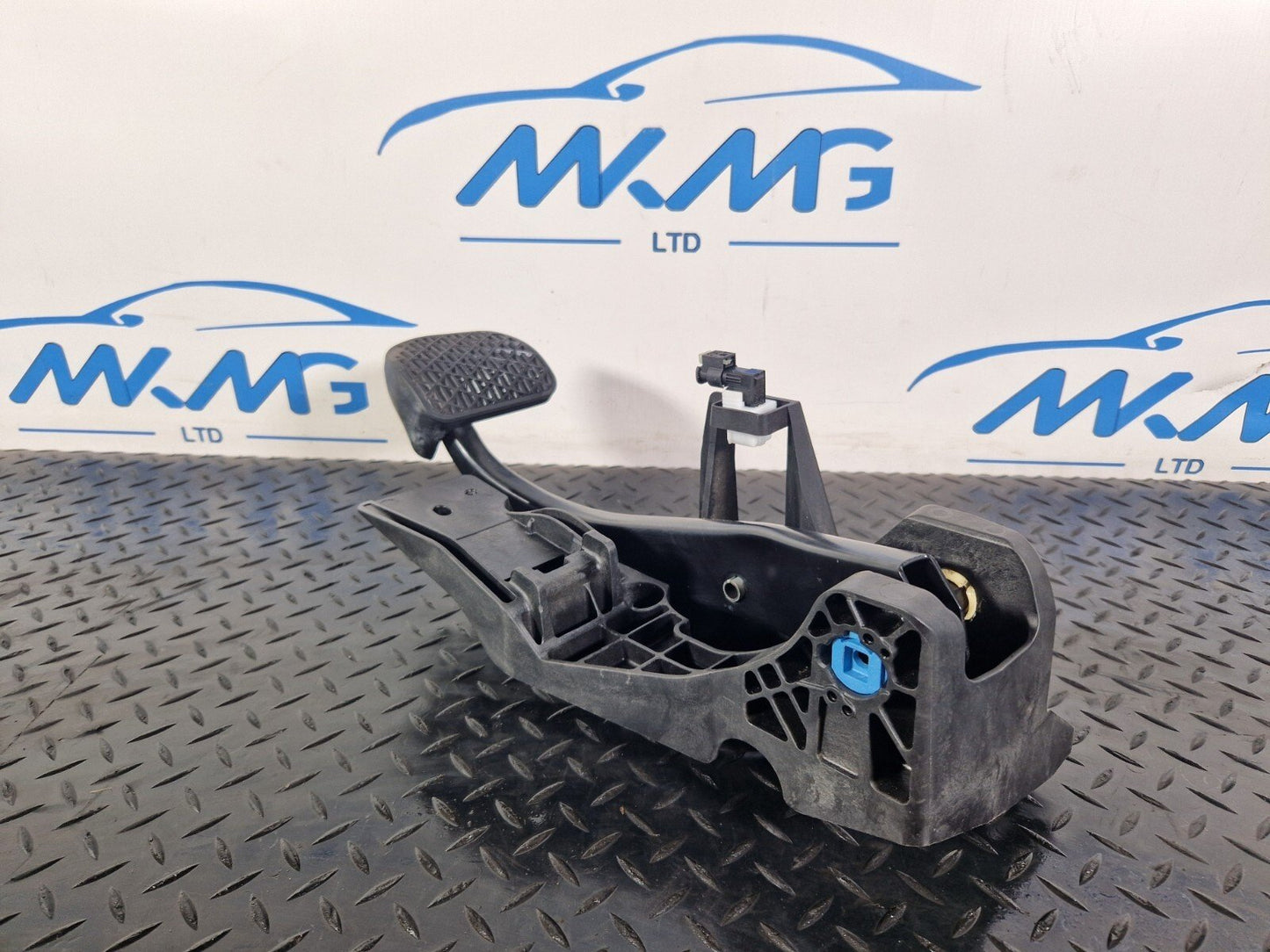 18-ON MERCEDES BENZ A CLASS W177 1.5CDI AUTO GENUINE BRAKE PEDAL A2472900100