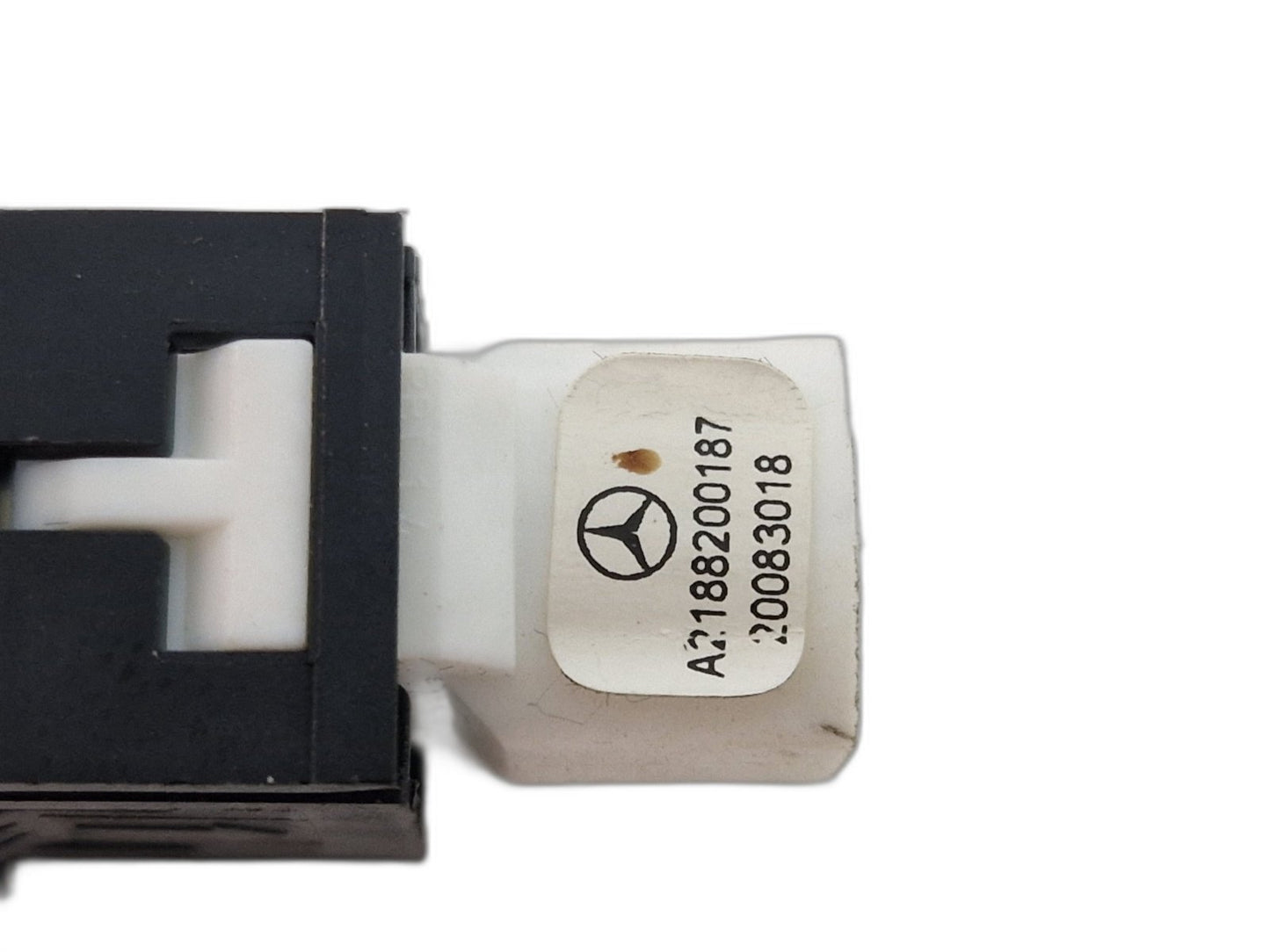 MERCEDES C250 USB PORT SOCKET A2188200187