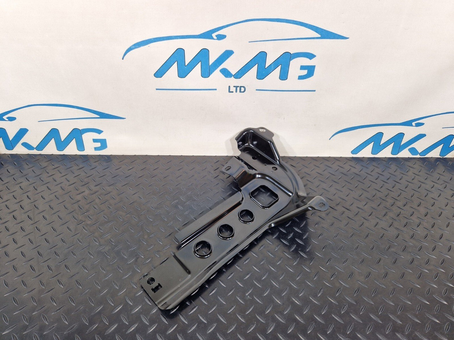 14-21 MERCEDES BENZ W205 OEM BOOT TRUNK FLOOR LEFT SUPPORT BRACKET A2056100102