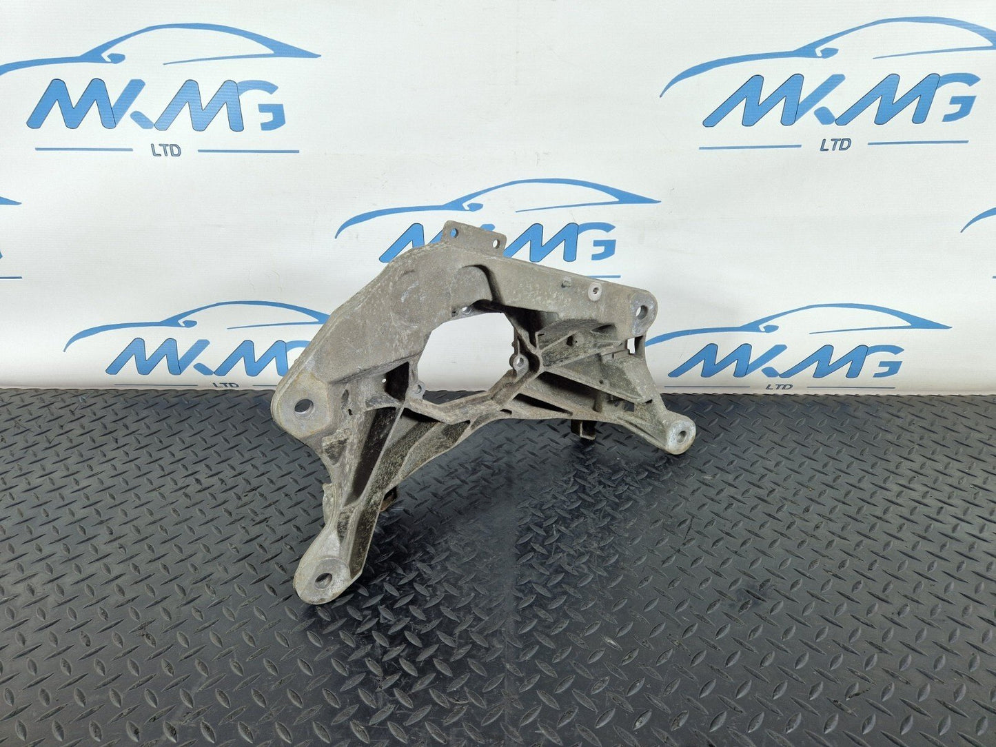 10-17 AUDI A8 4H GEARBOX TRANSMISSION SUPPORT MOUNT BRACKET 4H0399263L