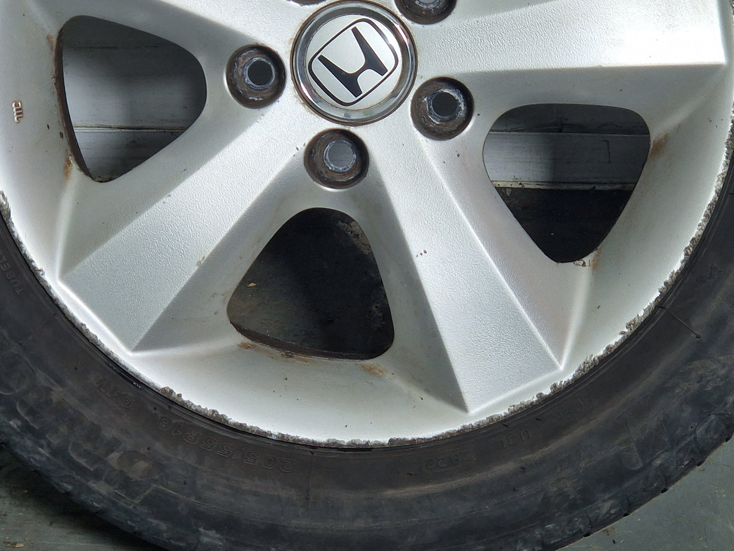 Honda FR-V MK1 16" Alloy Wheel with Tyre 6mm 205/55/16