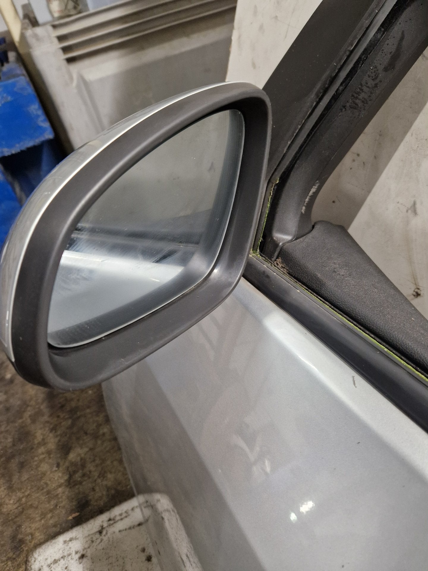 Vauxhall Astra MK6 Front Left N/S Passenger Complete Door in Silver GAN (176)
