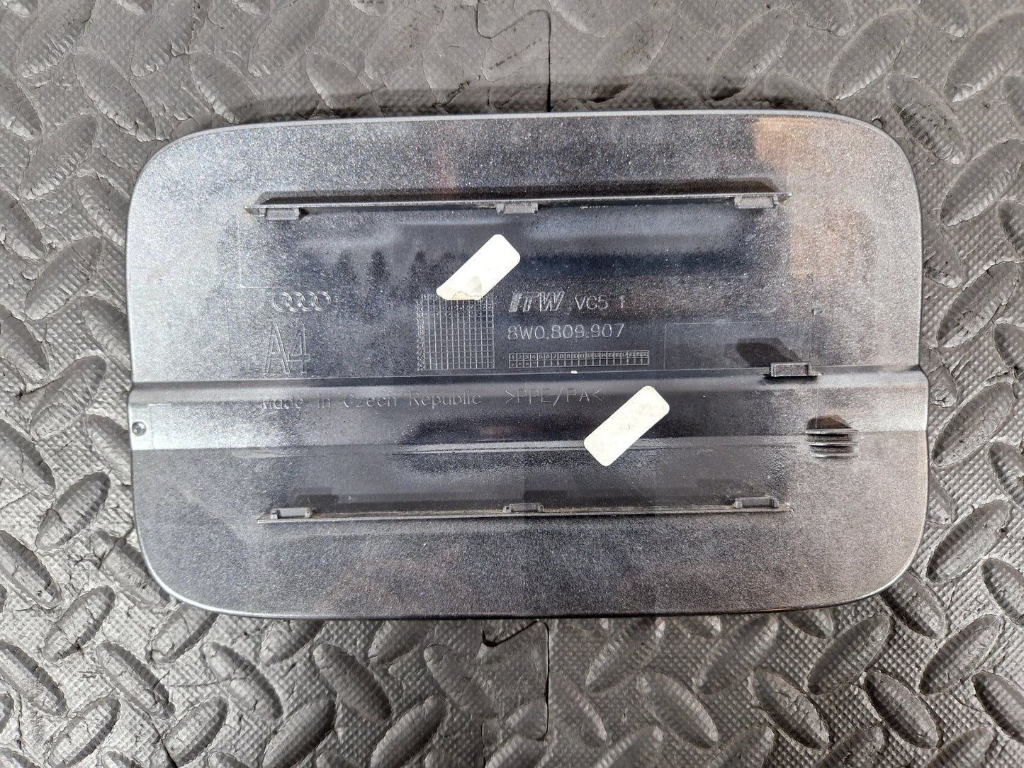 16-19 AUDI A4 B9 S-LINE QUATTRO FUEL FLAP COVER DOOR LID IN GREY LZ7S 8W0809907