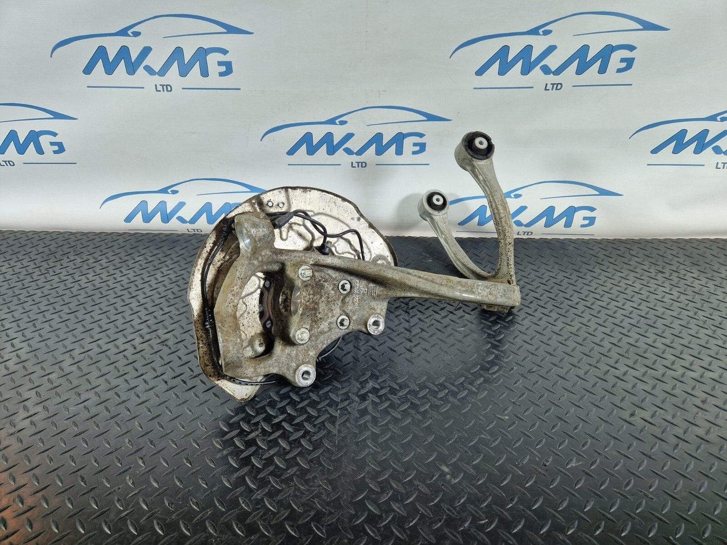 14-21 MERCEDES BENZ W205 FRONT RIGHT O/S WHEEL HUB A0004213520 A2052200