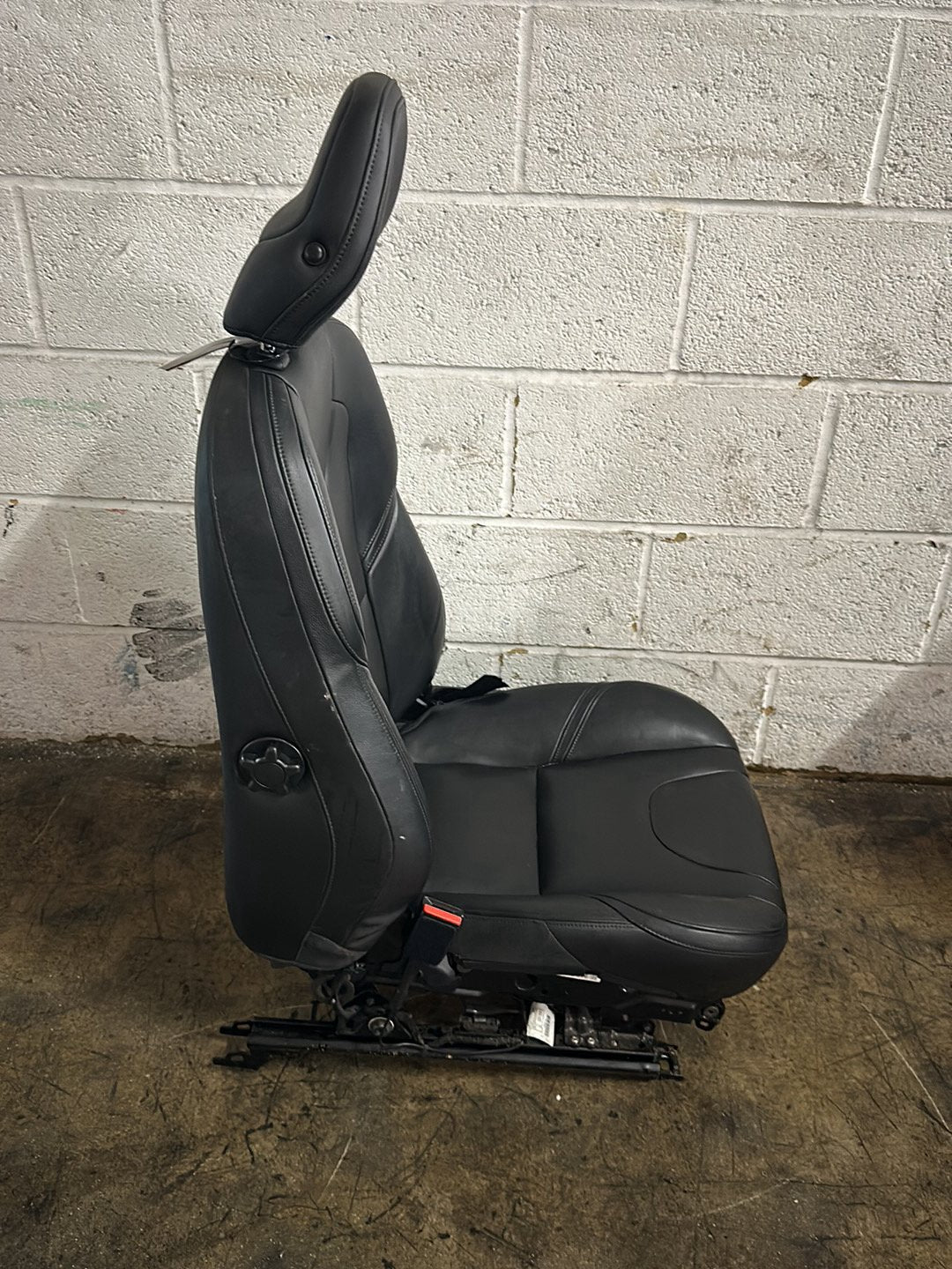 Volvo V40 MK3 (525) Hatchback Genuine Front Left N/S Passenger Seat