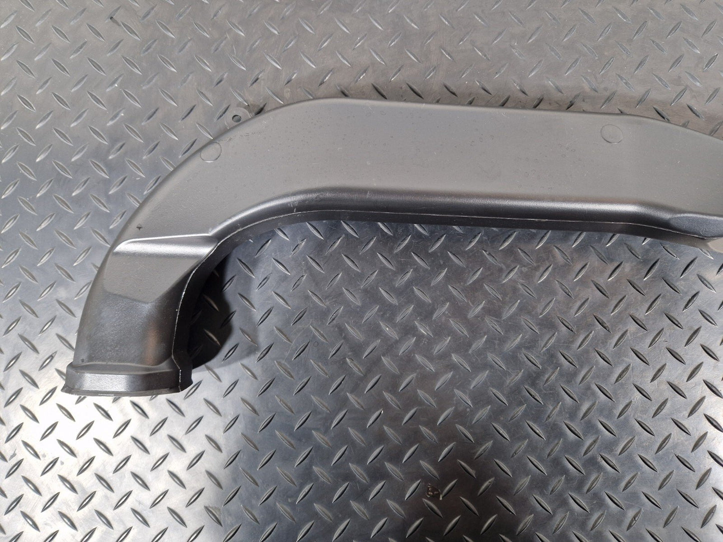 18-ON MERCEDES BENZ SPRINTER W907 CABIN AIR DUCT CHANNEL A9078310900