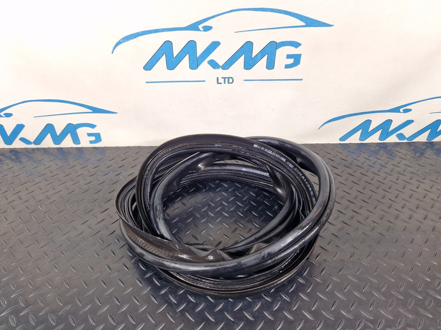 MERCEDES W177 A CLASS BOOT TRUNK LID TAILGATE RUBBER SEAL GASKET A1777402200