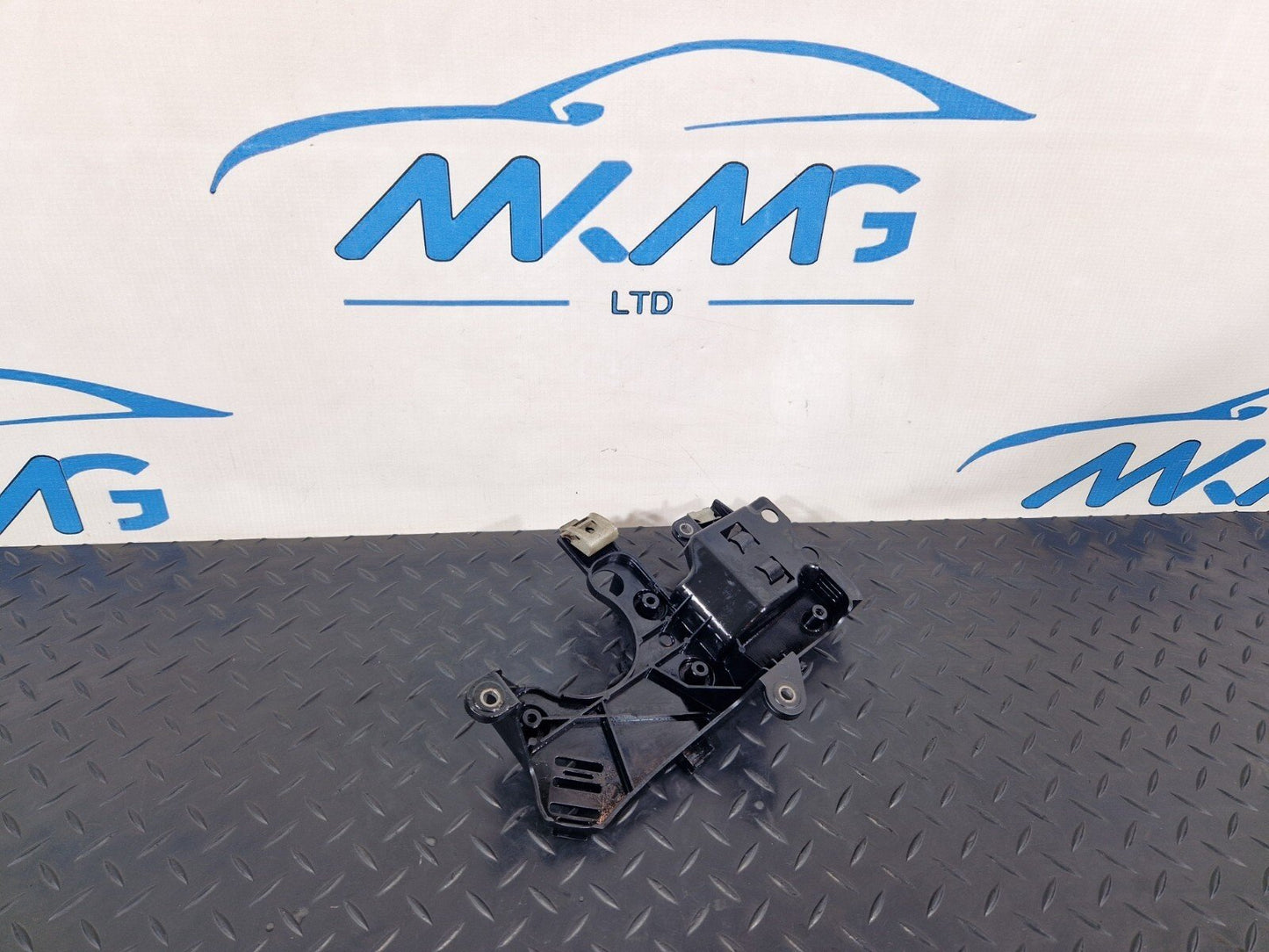 19-ON MERCEDES BENZ B CLASS W247 SUPPORT MOUNT HOLDER BRACKET A6541425400