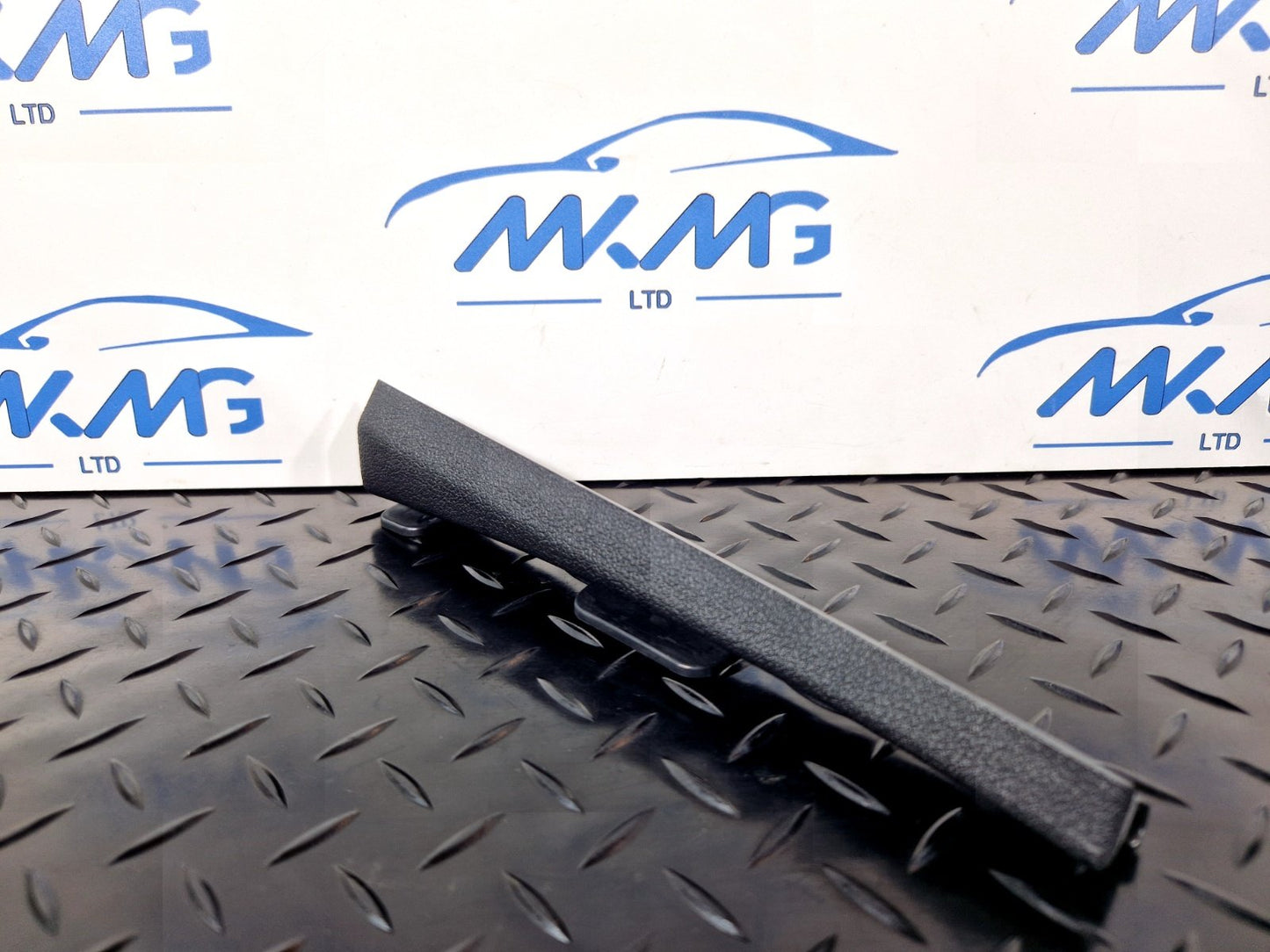 16-19 AUDI A4 B9 SALOON GENUINE LEFT PASSENGER SIDE A PILLAR TRIM 8W0868203LI