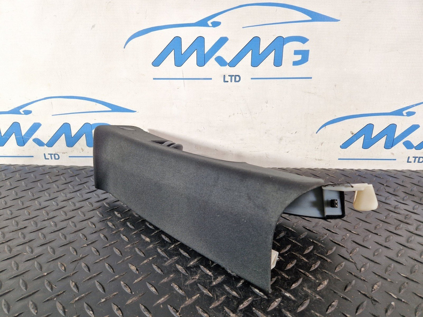 10-15 AUDI Q7 4L  GENUINE LEFT UPPER C PILLAR TRIM IN BLACK 4L0867287