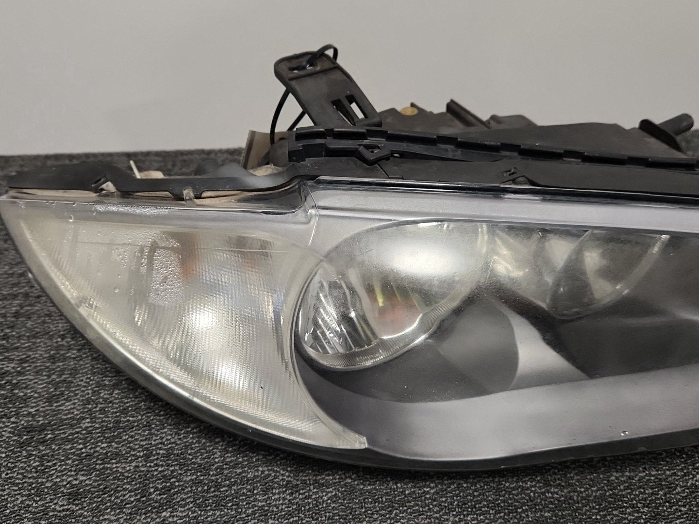 BMW 116d E87 Hatchback Genuine Front Right O/S Driver Headlight 7249652-01