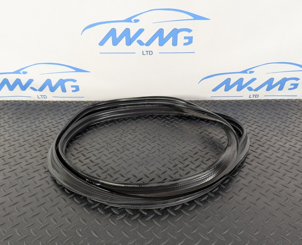 13-19 MERCEDES BENZ CLA C117 REAR TAILGATE TRUNK BOOTLID RUBBER SEAL A1176930200