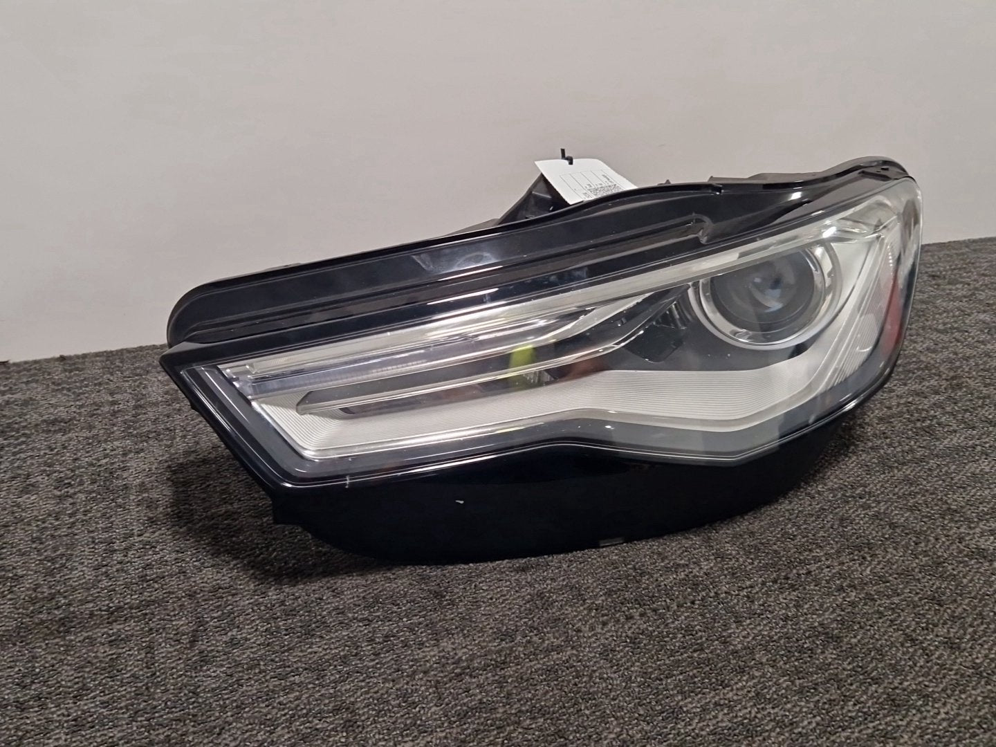 Audi A6 C7 Genuine Front Left N/S Passenger Headlight *Damaged*