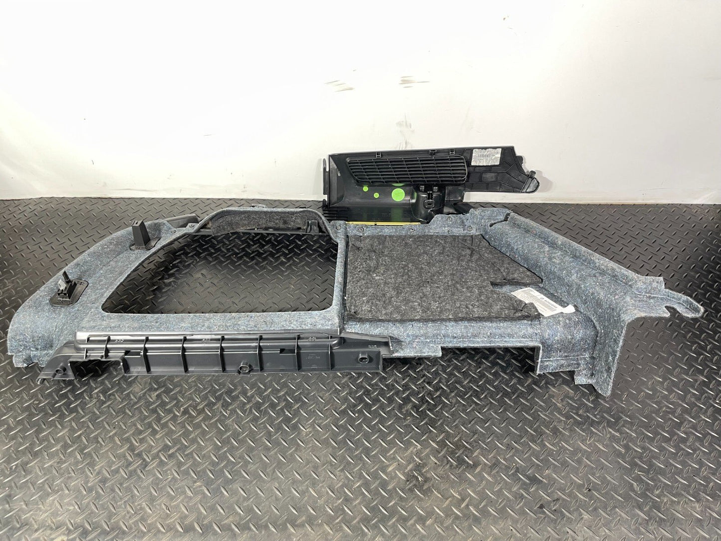 16-19 AUDI A4 B9 ESTATE GENUINE REAR RIGHT DRIVER SIDE BOOT TRIM PANEL 8W9863880