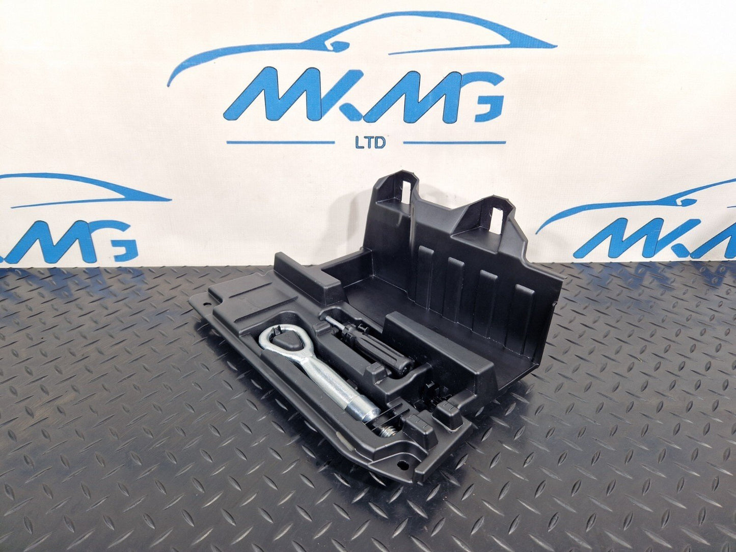 12-18 BMW 4 SERIES F36 LCI M-SPORT GENUINE BOOT TOOL STORAGE TRAY 7309514
