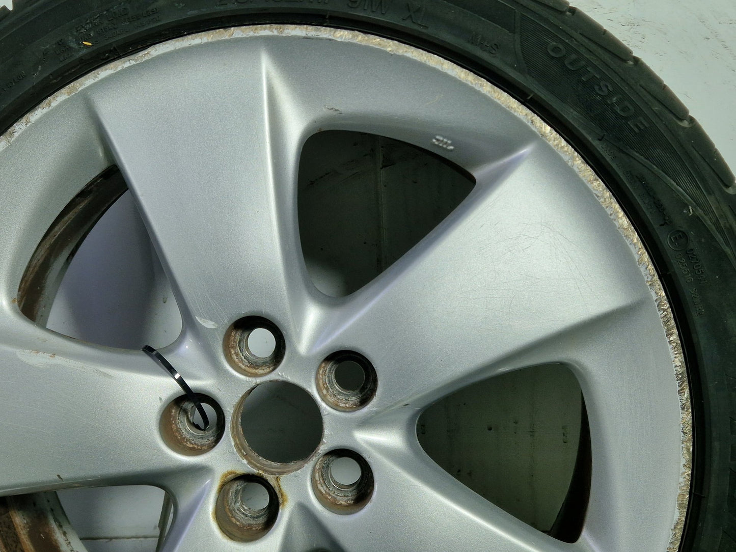 Toyota Prius MK3 (ZVW30) 17" Alloy Wheel with Tyre 215/45/17 ~6mm