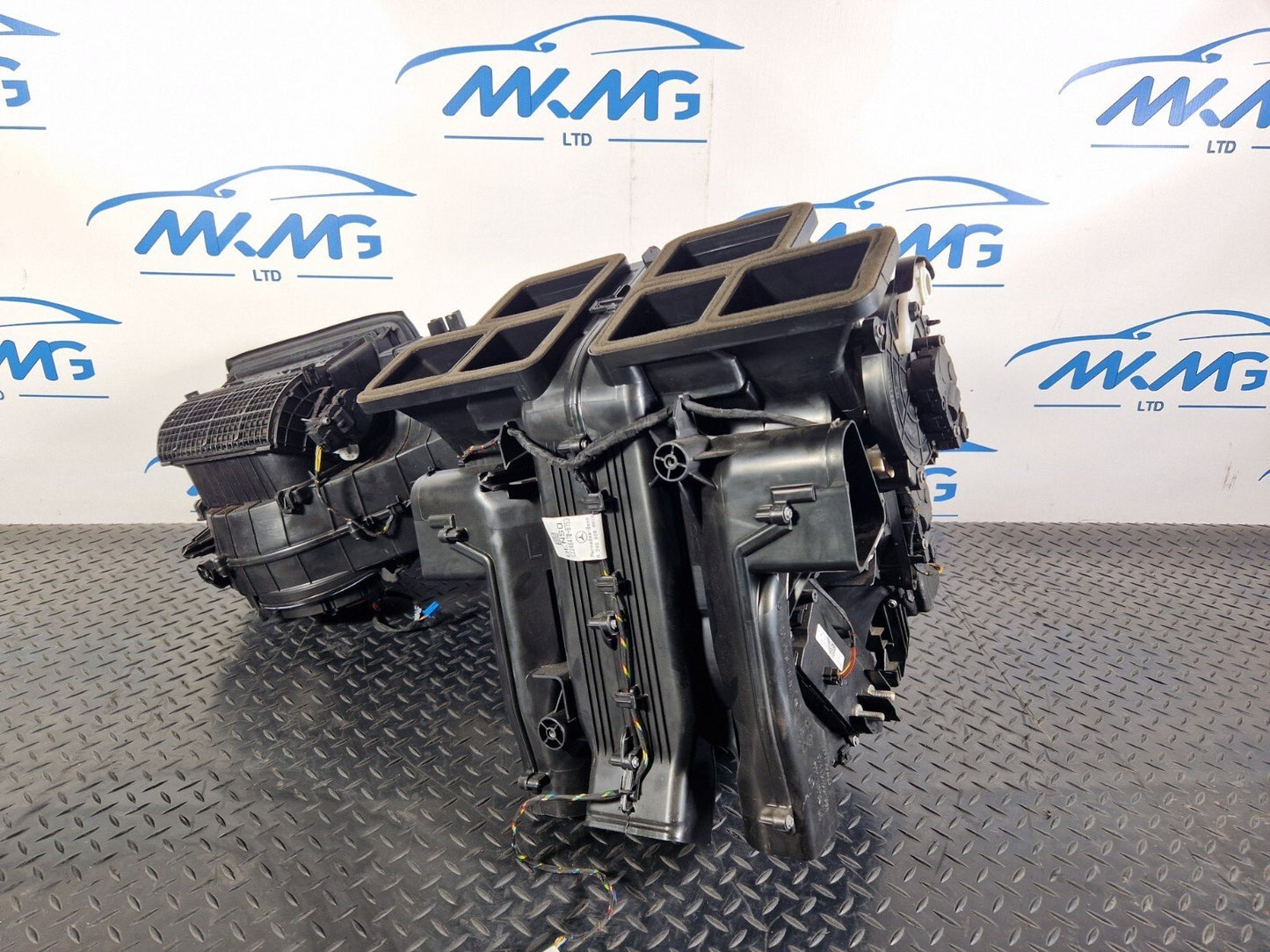 14-20 MERCEDES BENZ GLA X156 AIR CON HEATER MATRIX HOUSING BOX A2468302302