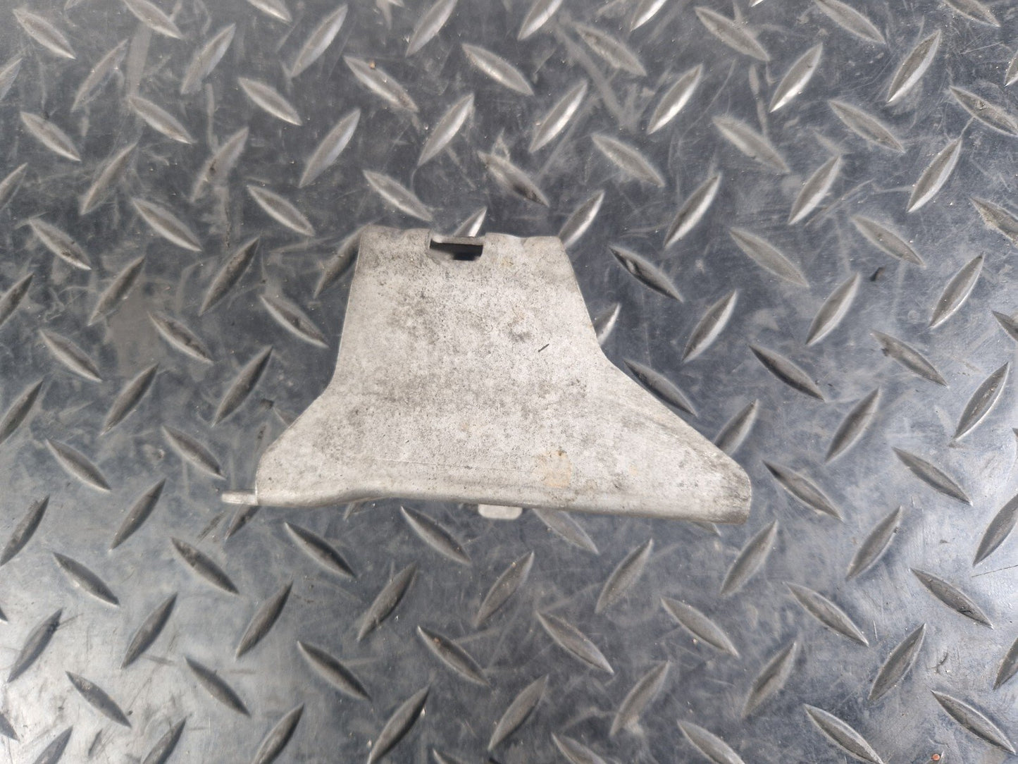 14-21 MERCEDES BENZ C300h W205 INTAKE MANIFOLD CARRIER BRACKET A6510983239
