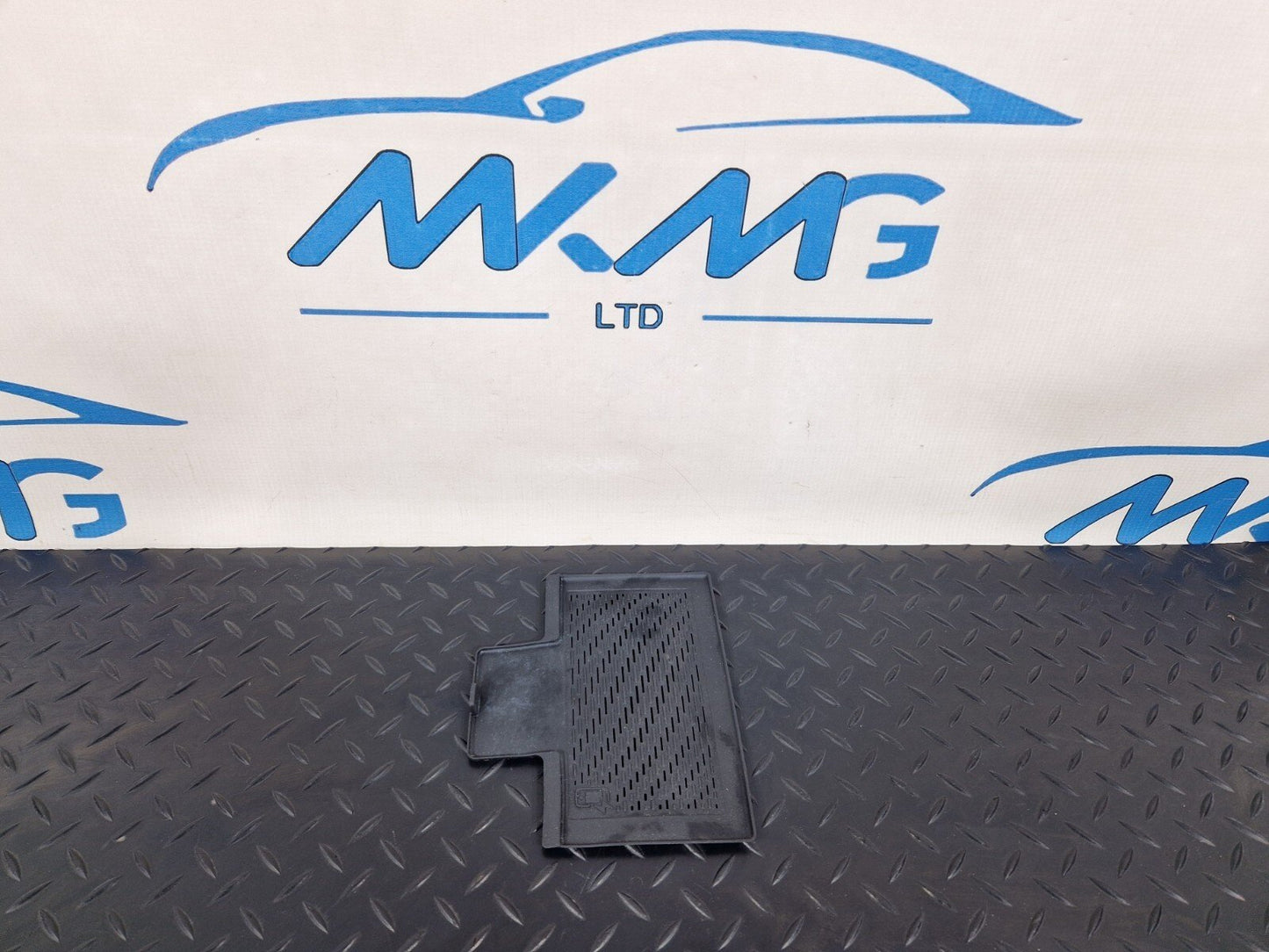 19-ON MERCEDES CLA C118 CENTRE CONSOLE INTERIOR RUBBER INSERT TRIM A1778230300