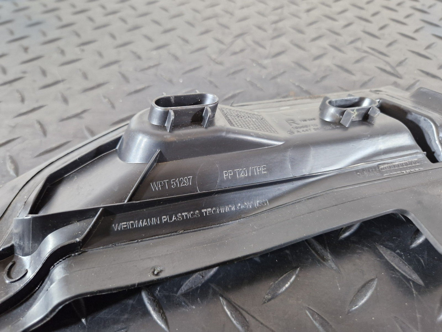 14-23 MERCEDES VITO W447 OEM RIGHT SIDE WATER DEFLECTOR COVER TRIM A4478842674
