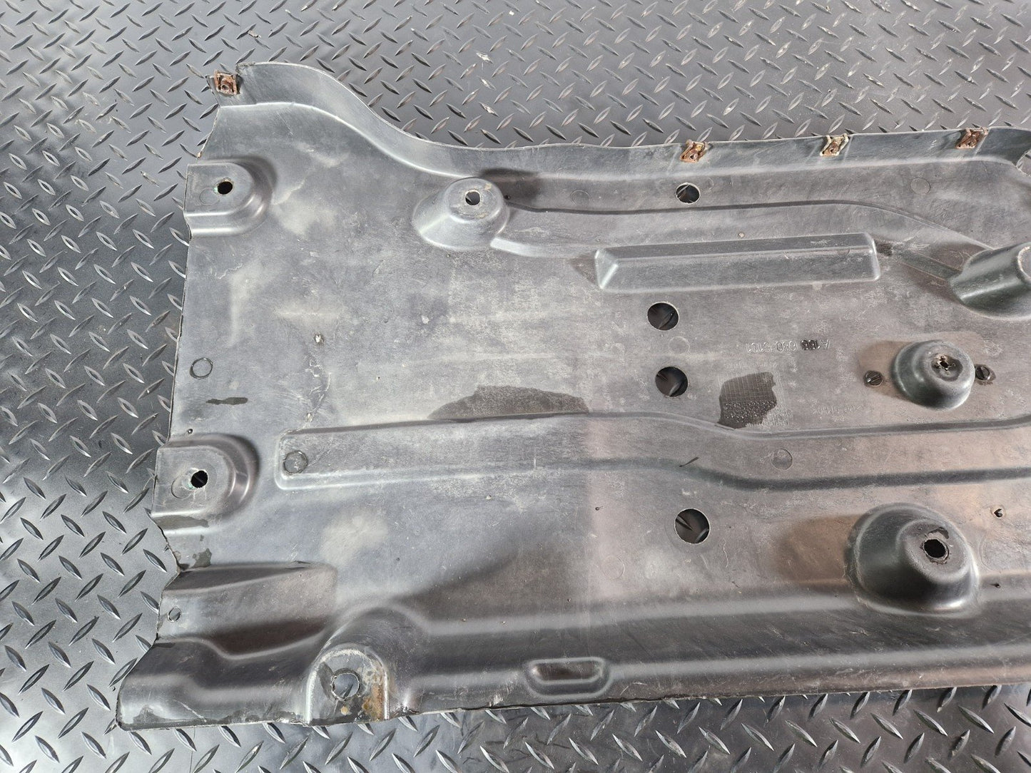 11-19 MERCEDES BENZ ML W166 OEM RIGHT SIDE UNDERBODY COVER A1666805101