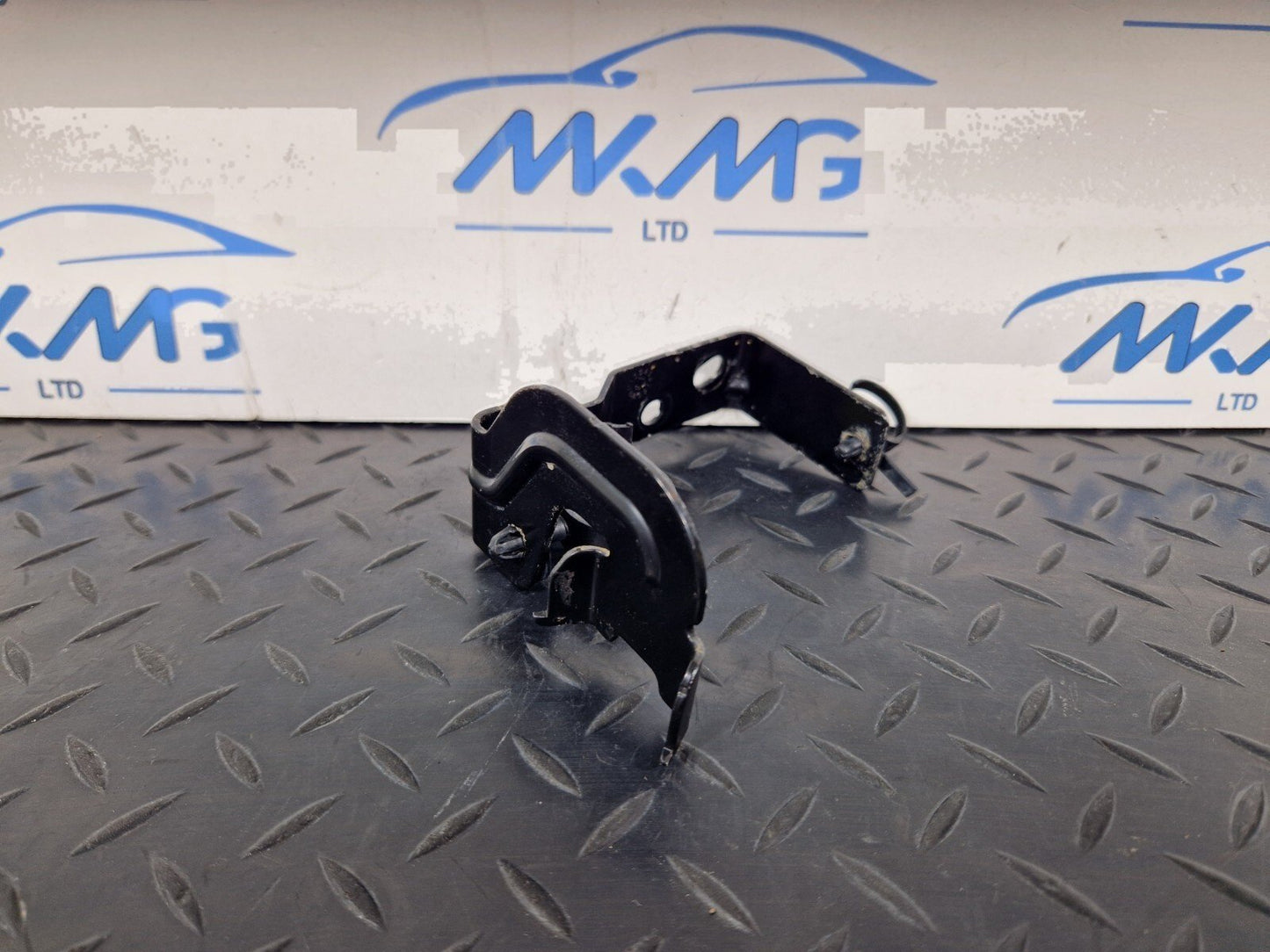 18-ON MERCEDES BENZ SPRINTER W907 W910 OEM BRACKET A9108301701