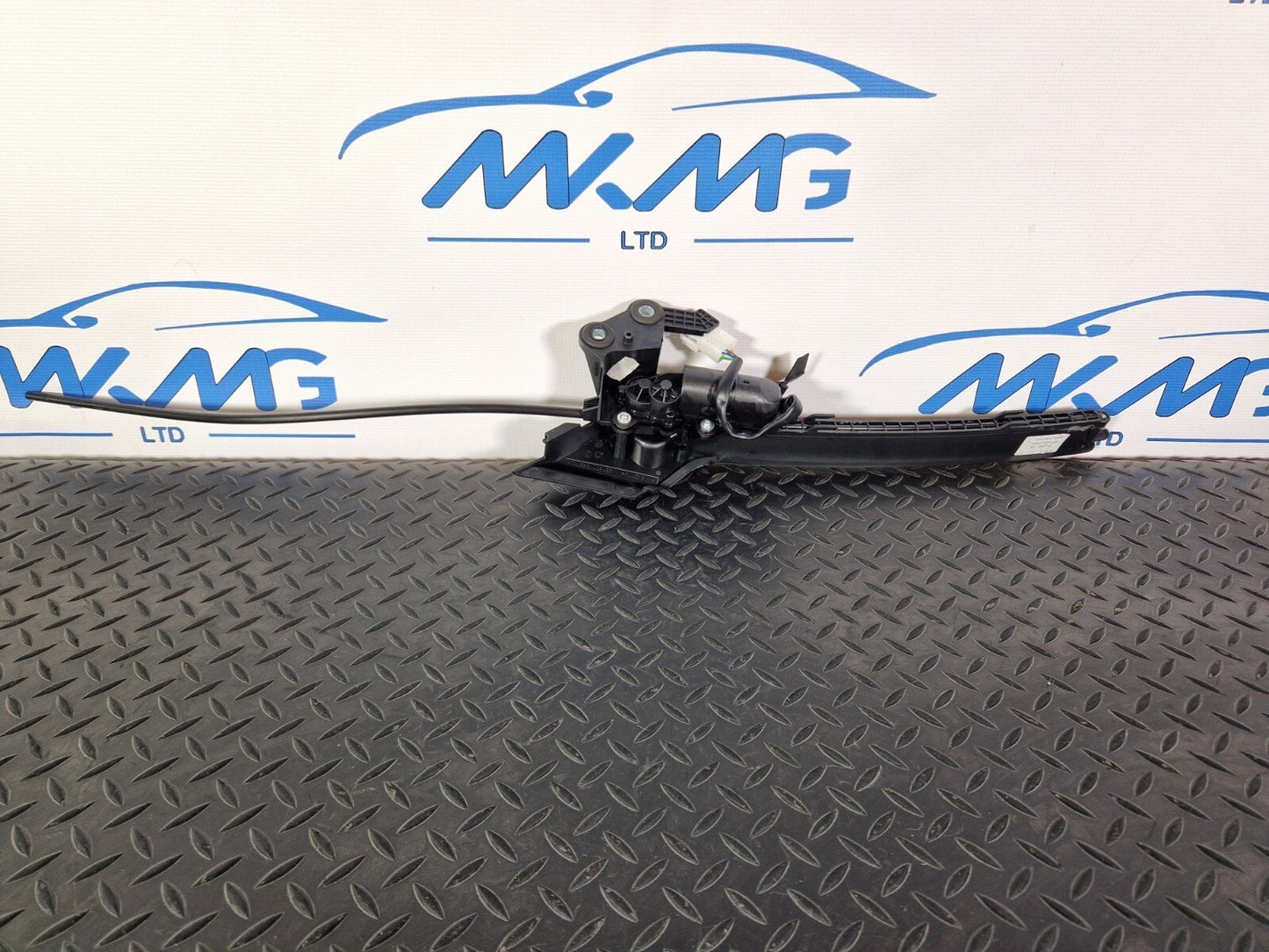 14-21 MERCEDES BENZ C220d W205 LEFT ROLLER BLIND GUIDE RAIL MOTOR A2059063503