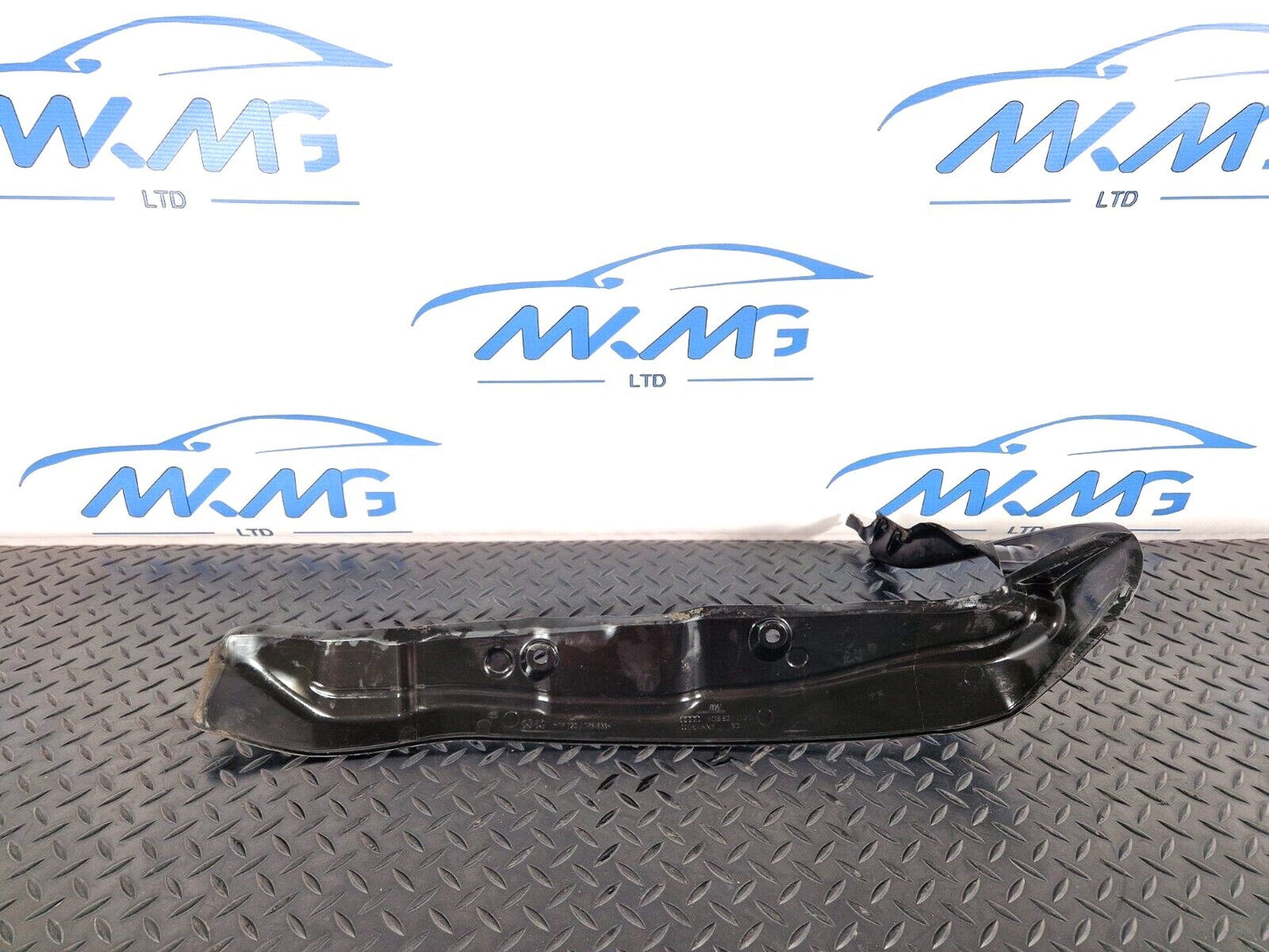 10-18 AUDI A7 4G S-LINE FRONT RIGHT WING FENDER END SEAL PLATE 4G8821112A