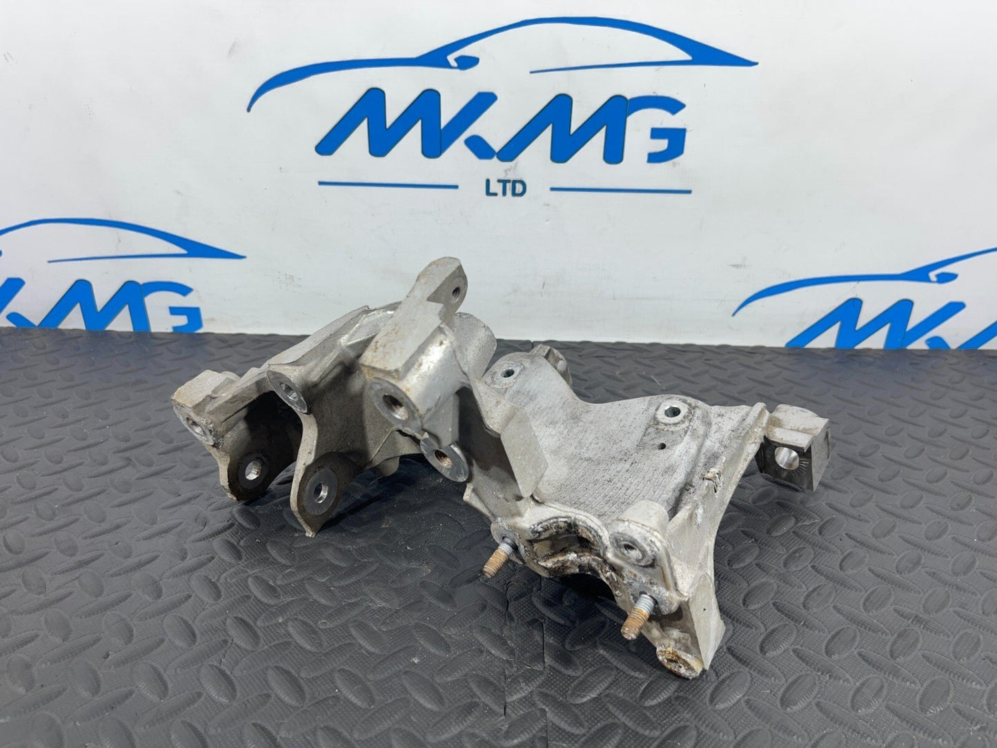 16-19 AUDI A4 B9 GENUINE 1.4 TFSI CVNA PETROL LEFT SIDE ENGINE MOUNT 8W0399295E