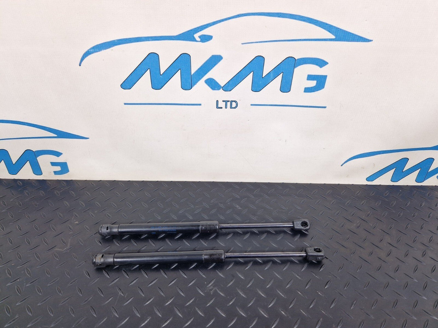 10-18 AUDI A7 4G S-LINE BONNET HOOD GAS STRUTS PAIR RIGHT & LEFT SIDE 4G8823359A