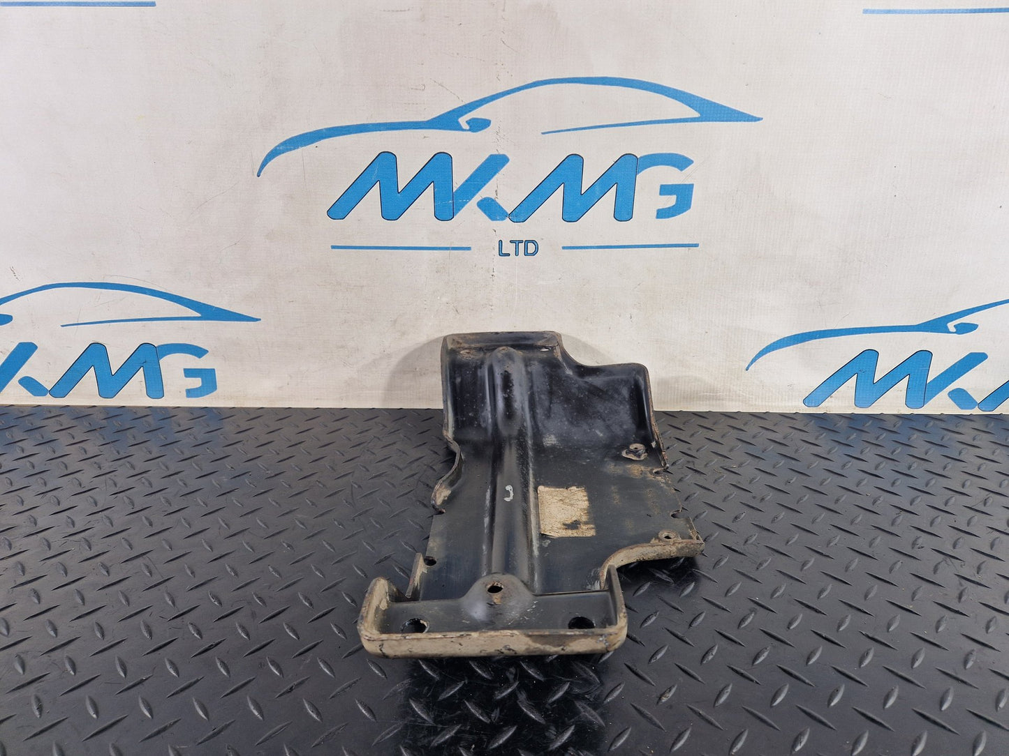 12-18 Land Rover Range Rover Evoque L538 Driveshaft Support Bracket GJ324A266AB