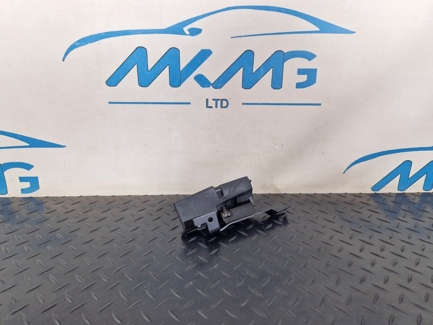 14-21 MERCEDES BENZ C300h W205 OEM PARCEL SHELF LOAD BRACKET A2058605600
