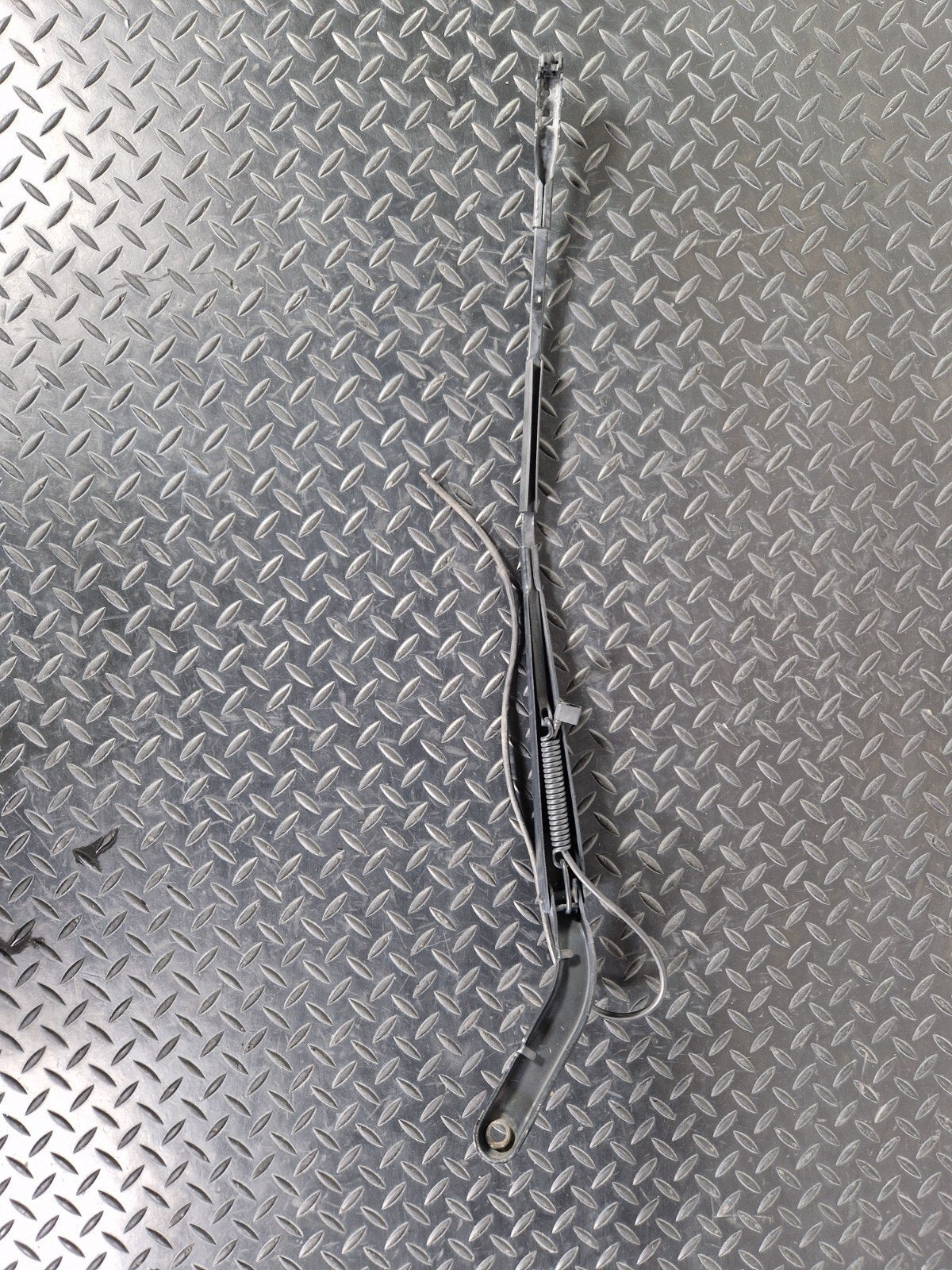 18-ON MERCEDES BENZ SPRINTER W907 WIPER ARM LEFT SIDE N/S A9108203500
