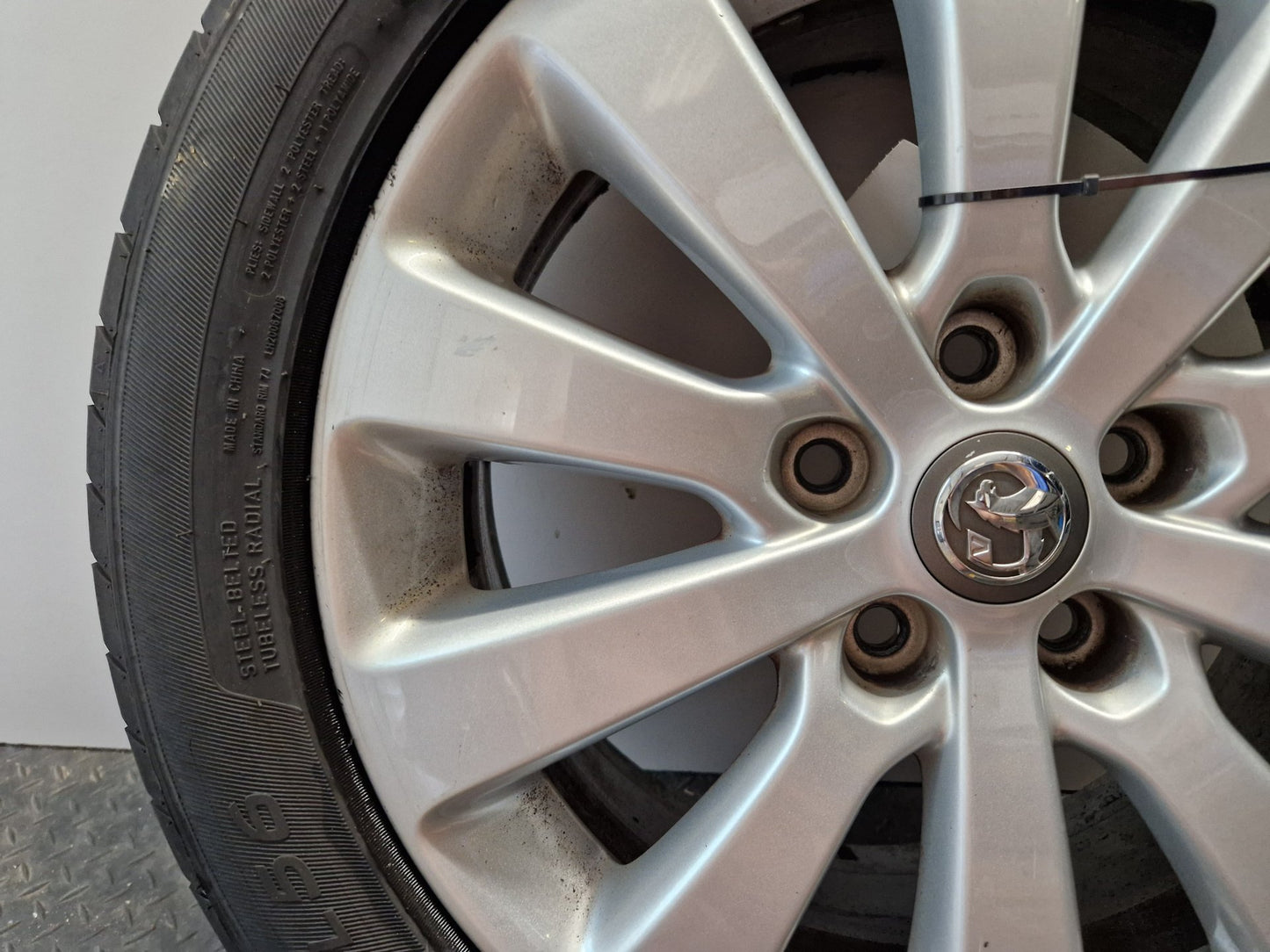 Vauxhall Zafira MK3 (C) (A3470) 17" Alloy Wheel with Tyre 225/50/17 ~6mm