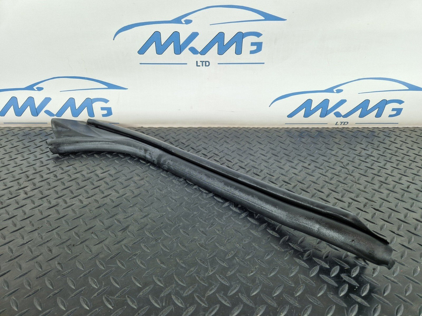 12-17 AUDI S5 CONVERTIBLE FRONT LEFT A PILLAR SEAL 8F0831721