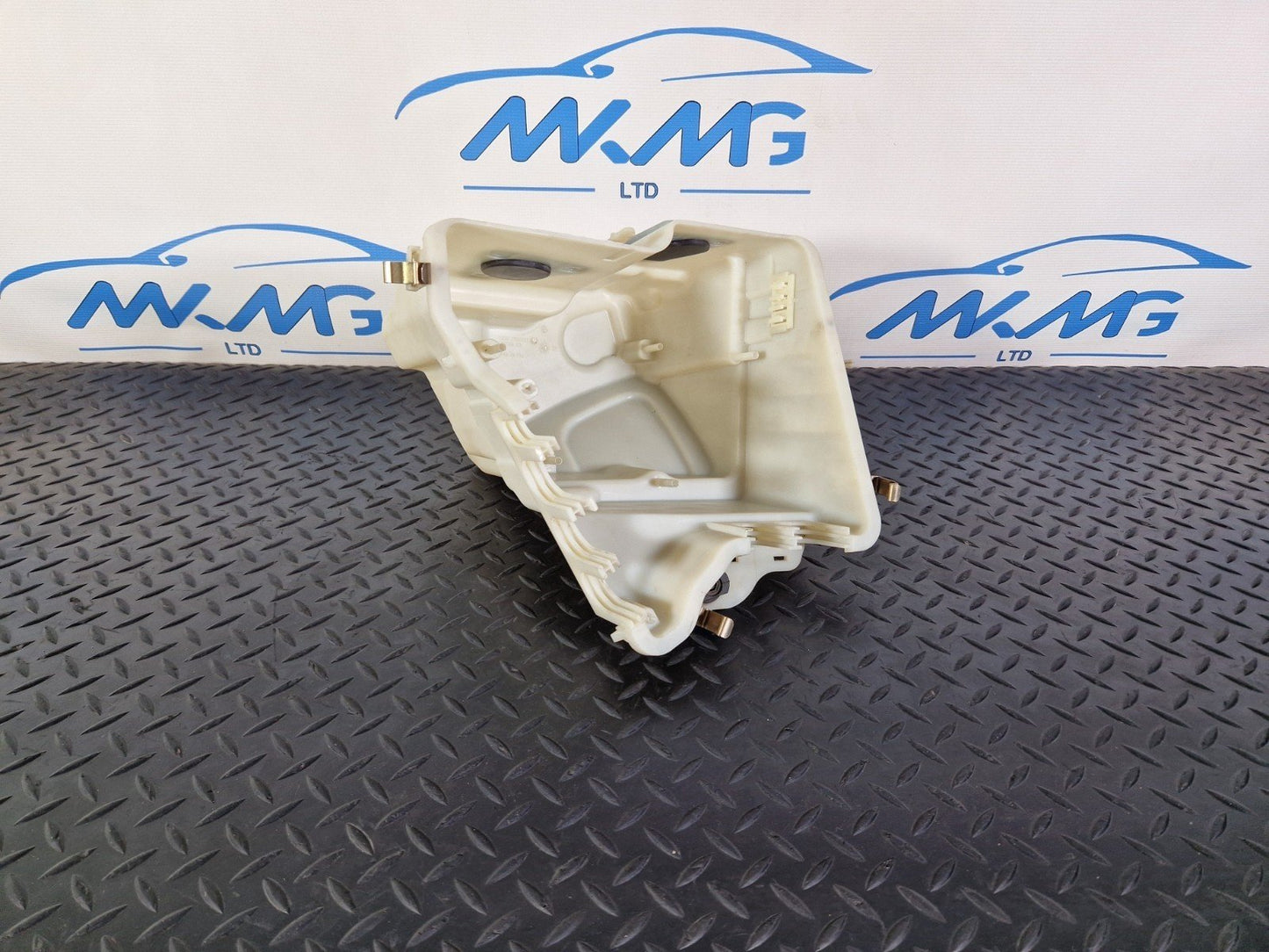 10-13 BMW X5 E70 LCI OEM ENGINE ECU FUSE BOX HOUSING HOLDER 7555121